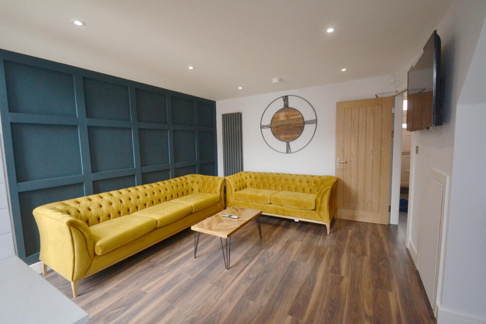 6 bed Mid Terraced House for rent in Stockport. From Nicholas Humphreys - Manchester