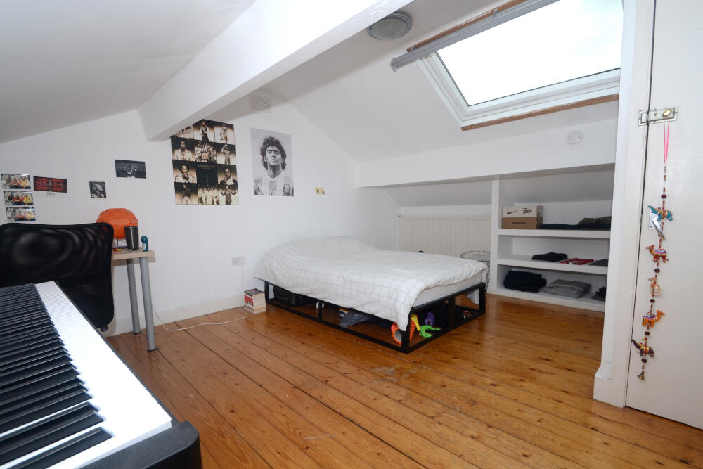 5 bed Mid Terraced House for rent in Stockport. From Nicholas Humphreys - Manchester