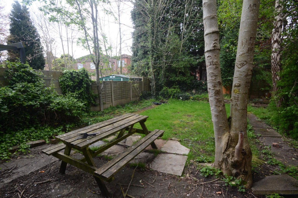 5 bed Mid Terraced House for rent in Stockport. From Nicholas Humphreys - Manchester