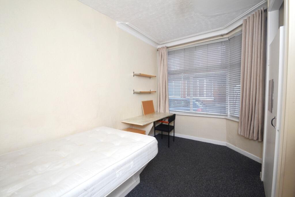 3 bed Mid Terraced House for rent in Manchester. From Nicholas Humphreys - Manchester