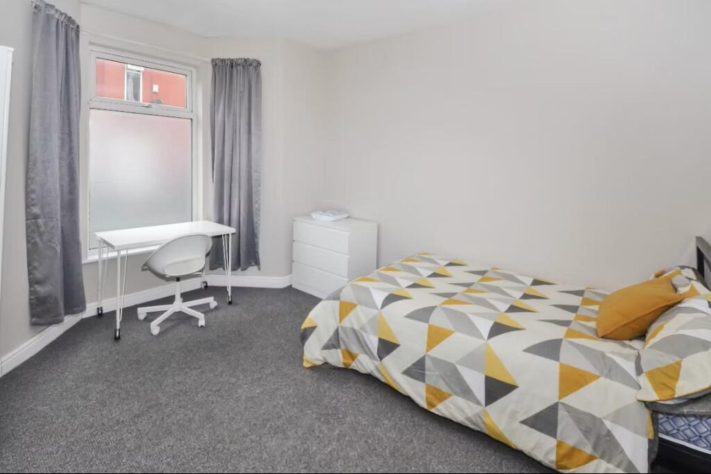 3 bed End of Terrace for rent in Manchester. From Nicholas Humphreys - Manchester