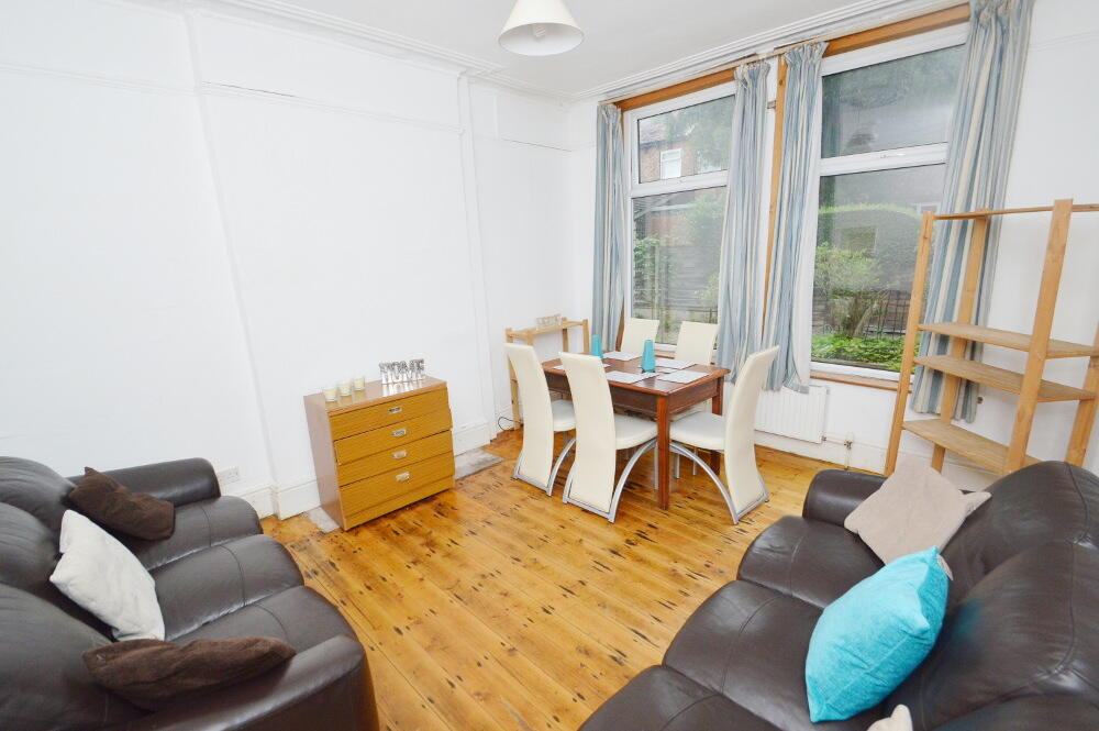 5 bed Mid Terraced House for rent in Manchester. From Nicholas Humphreys - Manchester