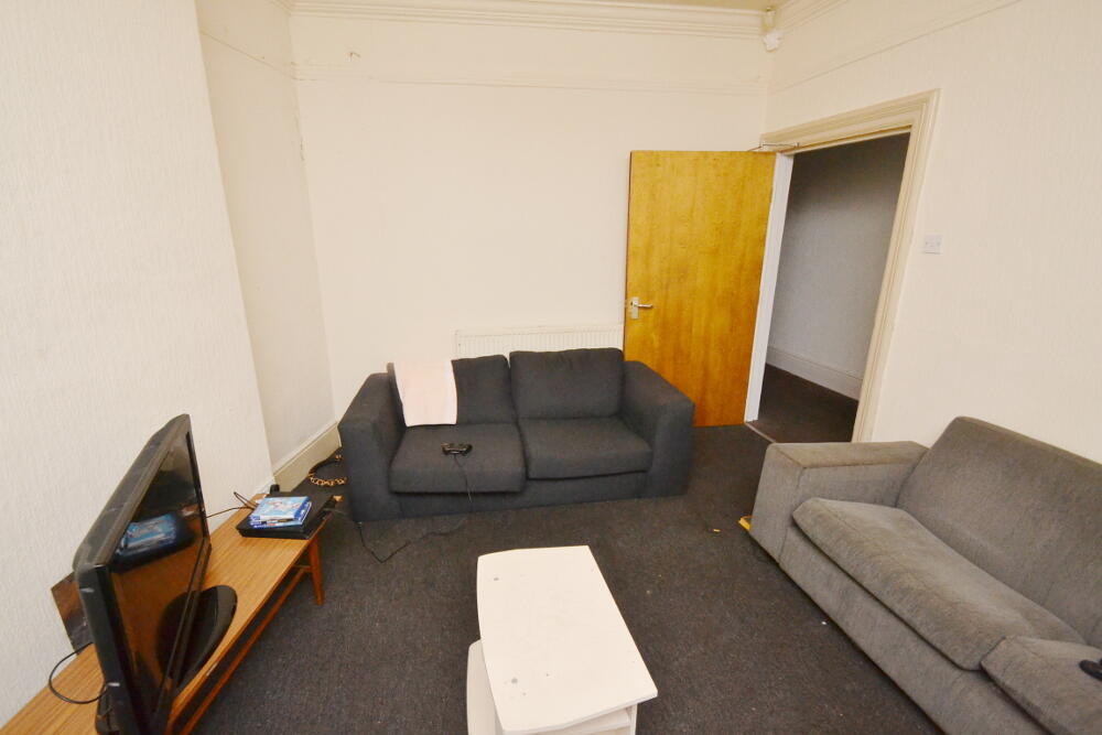 6 bed Mid Terraced House for rent in Manchester. From Nicholas Humphreys - Manchester