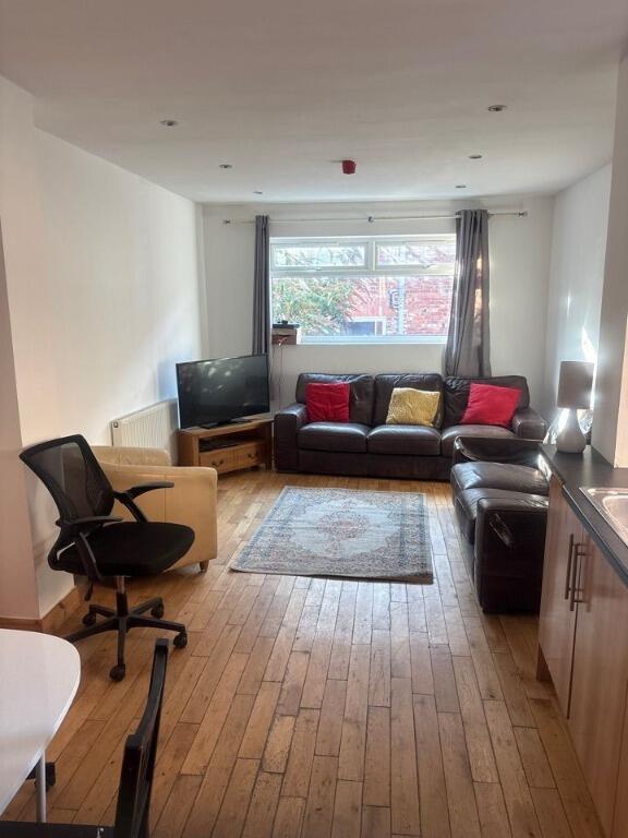 8 bed Semi Detached for rent in Stockport. From Nicholas Humphreys - Manchester
