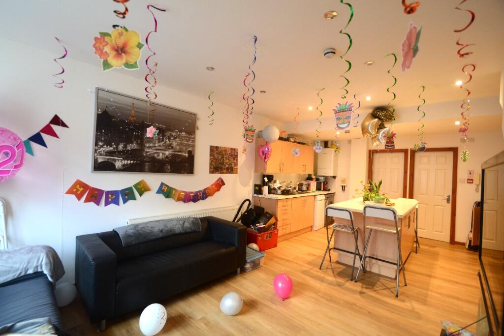 8 bed Mid Terraced House for rent in Manchester. From Nicholas Humphreys - Manchester