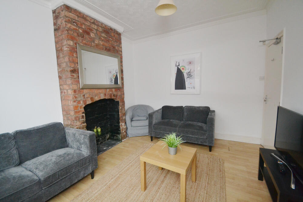 5 bed Mid Terraced House for rent in Manchester. From Nicholas Humphreys - Manchester