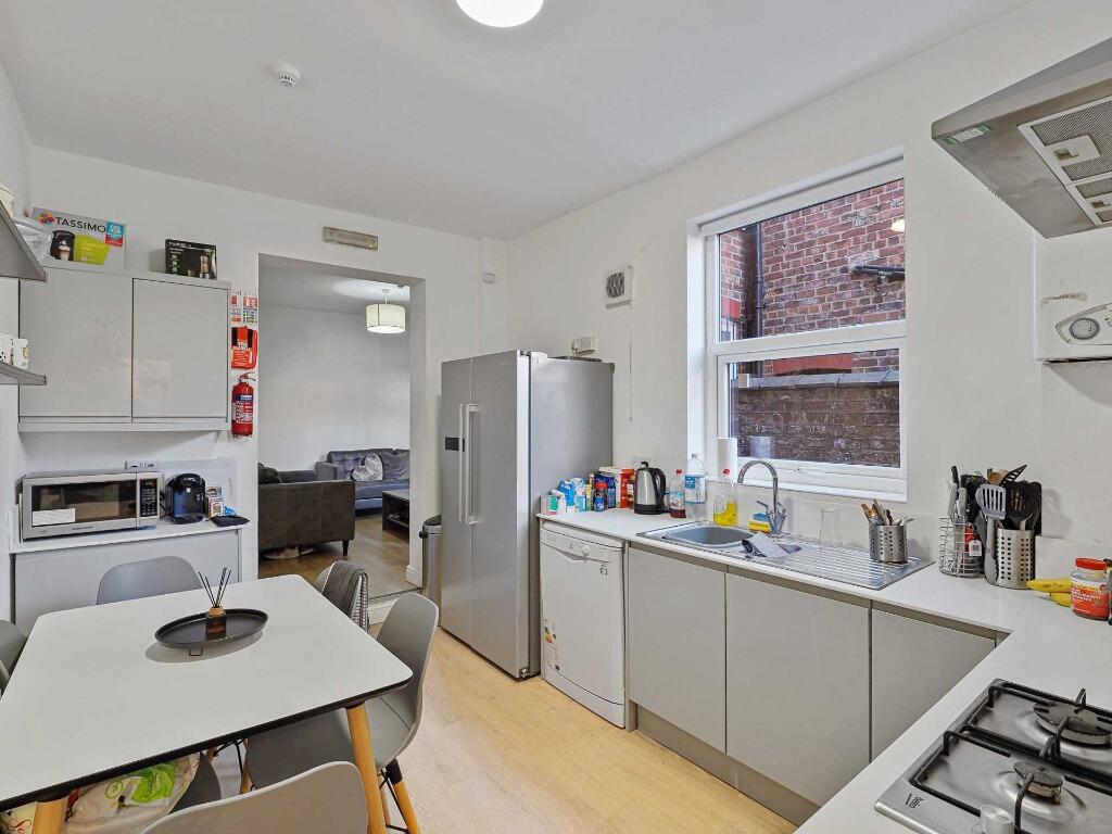 6 bed Mid Terraced House for rent in Manchester. From Nicholas Humphreys - Manchester