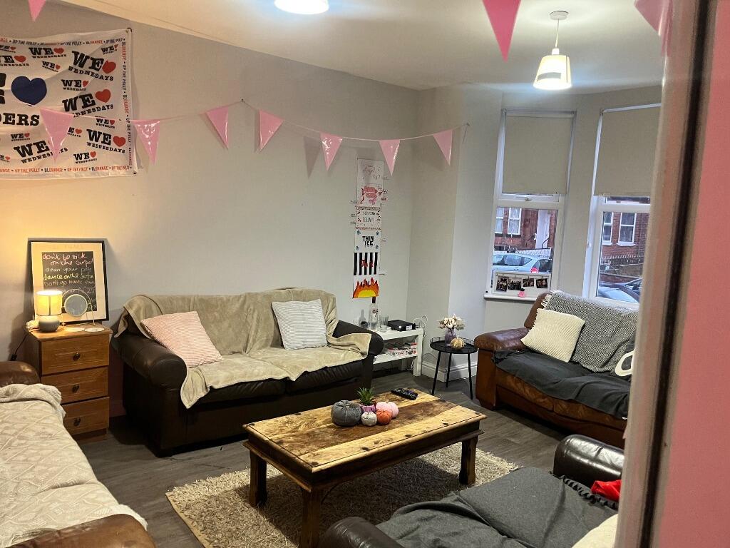 9 bed Mid Terraced House for rent in Stockport. From Nicholas Humphreys - Manchester