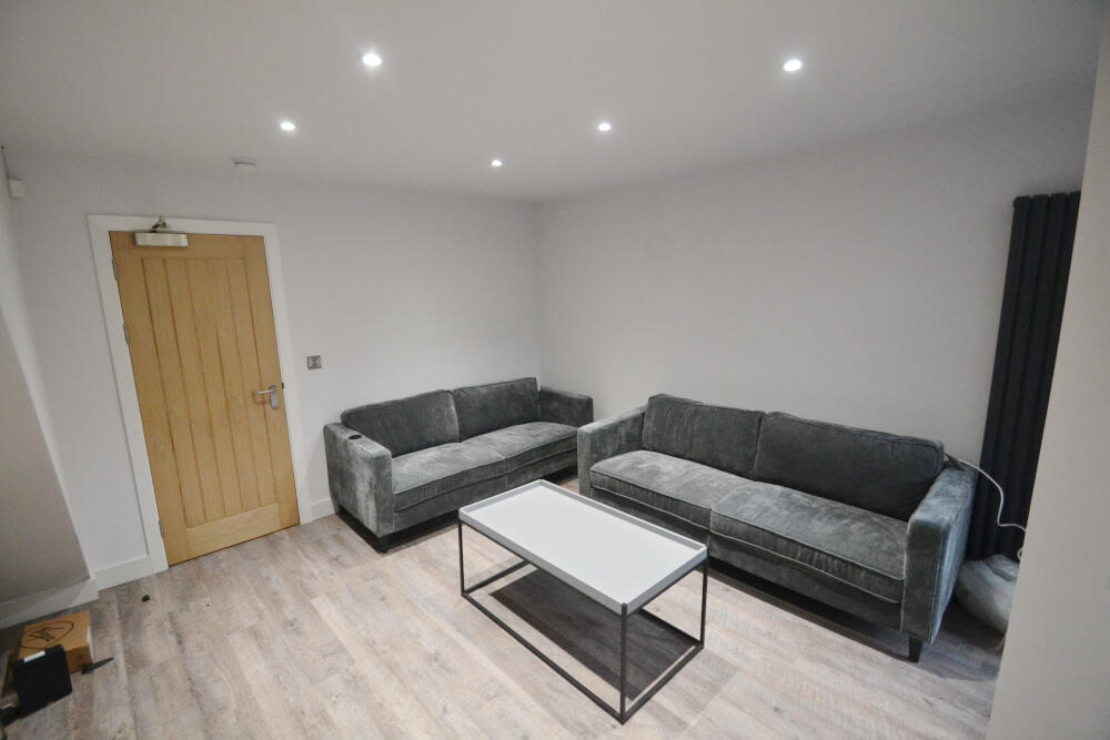 6 bed Mid Terraced House for rent in Manchester. From Nicholas Humphreys - Manchester