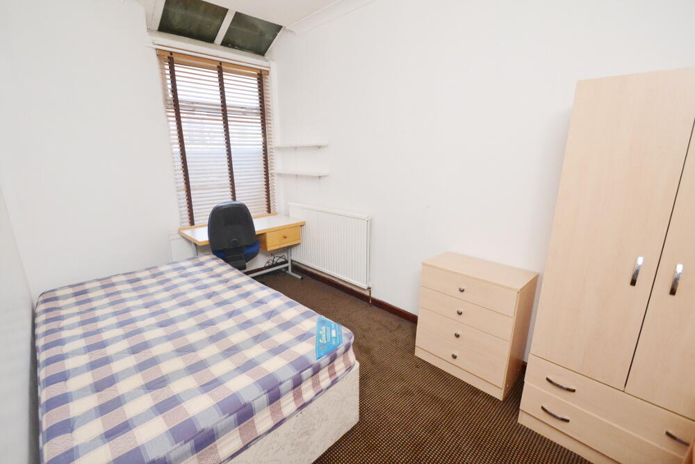 6 bed Mid Terraced House for rent in Manchester. From Nicholas Humphreys - Manchester