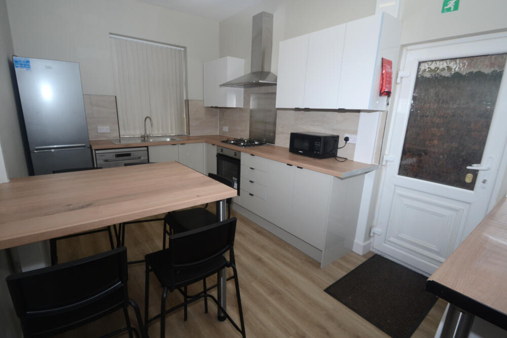 5 bed Mid Terraced House for rent in Manchester. From Nicholas Humphreys - Manchester