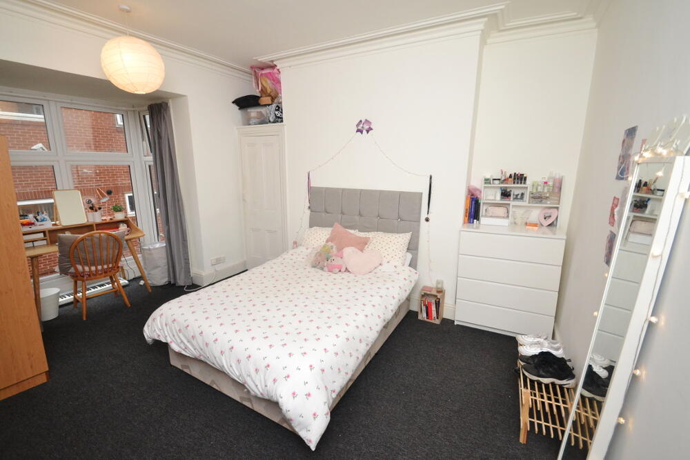 6 bed Semi Detached for rent in Gatley. From Nicholas Humphreys - Manchester
