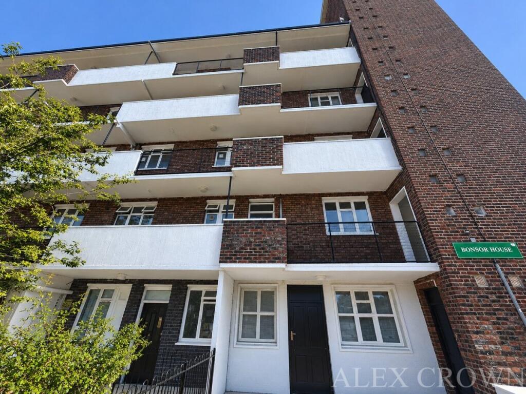 3 bed 1st Floor Flat for rent in Battersea. From Alex Crown Lettings & Estate Agents - Islington