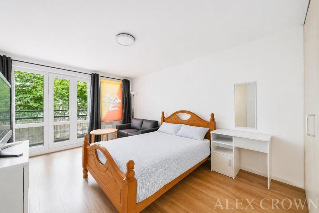 3 bed 1st Floor Flat for rent in Camden Town. From Alex Crown Lettings & Estate Agents - Islington