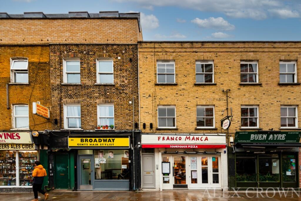 3 bed 1st Floor Flat for rent in Hackney. From Alex Crown Lettings & Estate Agents - Islington