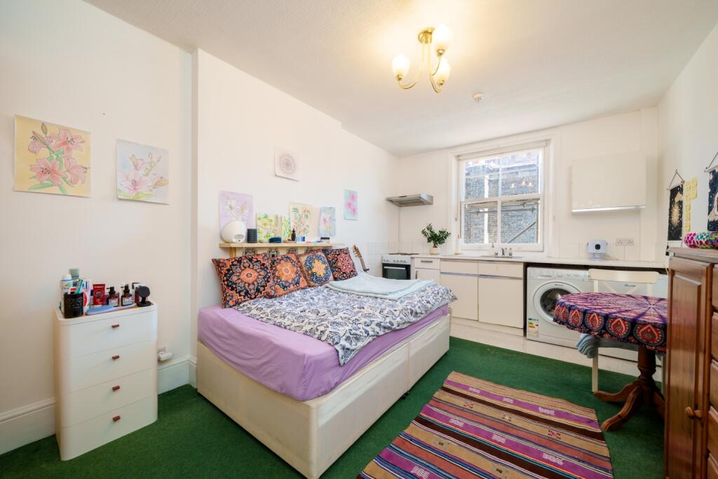 4 bed Studio for rent in London. From Andrew Reeves - Westminster & Pimlico