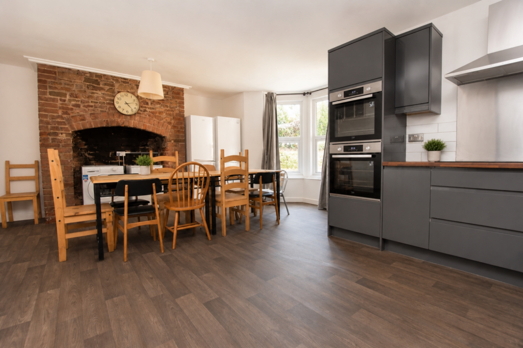 10 bed Mid Terraced House for rent in Bristol. From Anthony James - Cotham