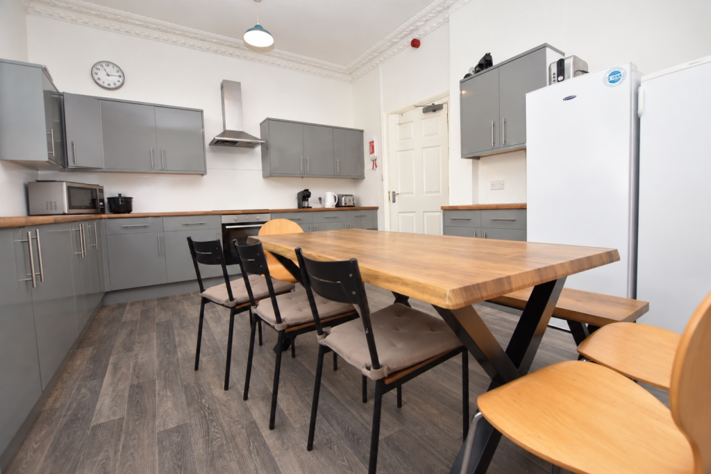 8 bed Detached for rent in Bristol. From Anthony James - Cotham