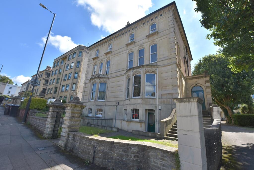 3 bed 1st Floor Flat for rent in Leigh Woods. From Anthony James - Cotham