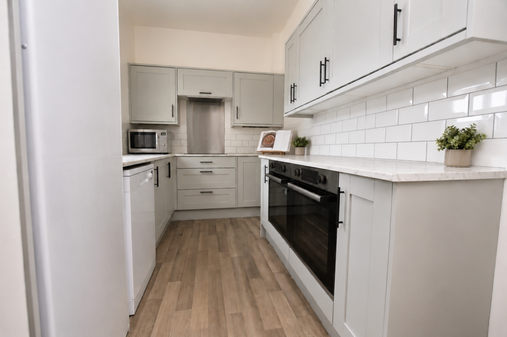 6 bed Mid Terraced House for rent in Bristol. From Anthony James - Cotham
