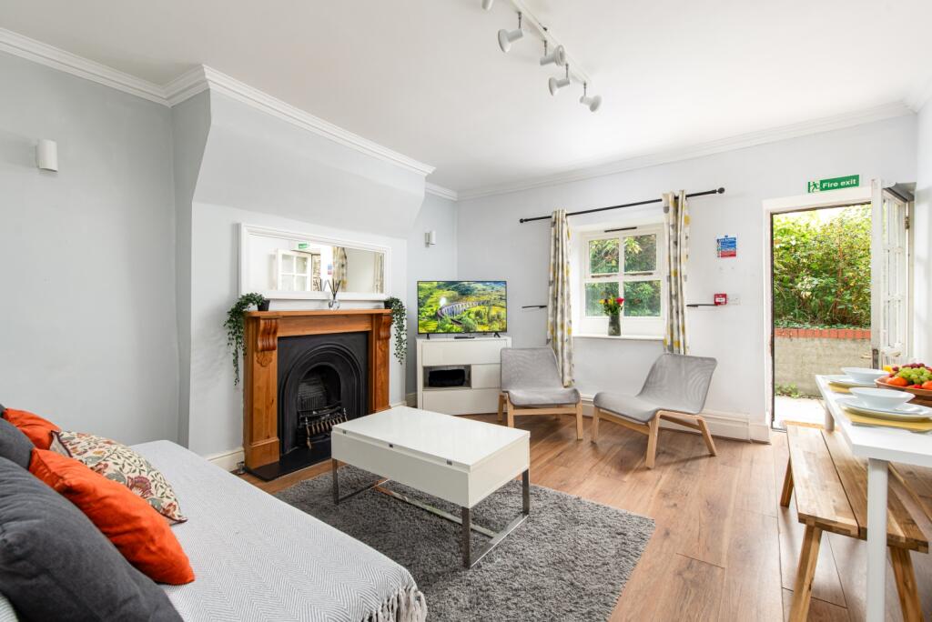 2 bed 1st Floor Flat for rent in Bristol. From Anthony James - Cotham