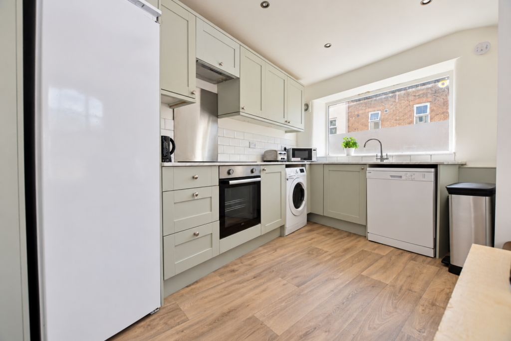 10 bed Mid Terraced House for rent in Leigh Woods. From Anthony James - Cotham