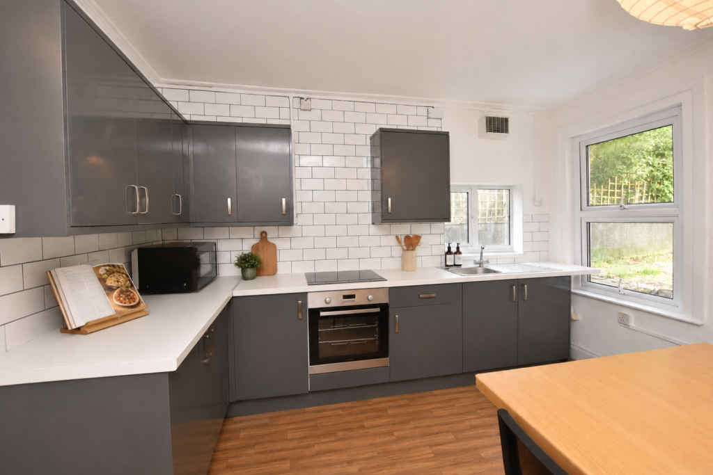 7 bed Mid Terraced House for rent in Bristol. From Anthony James - Cotham