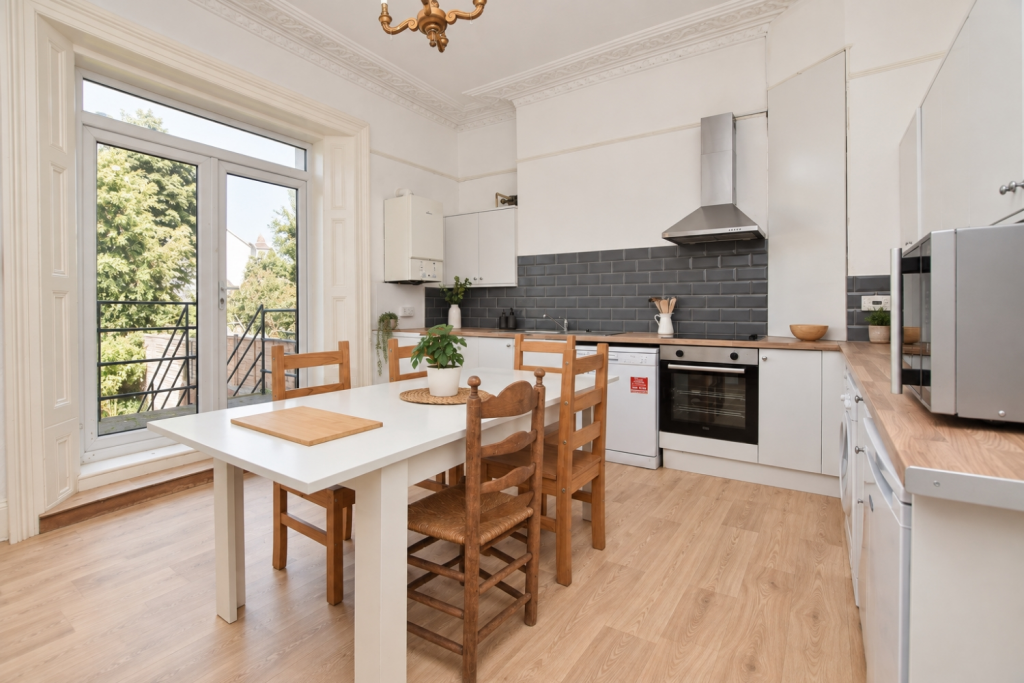 9 bed Mid Terraced House for rent in Bristol. From Anthony James - Cotham