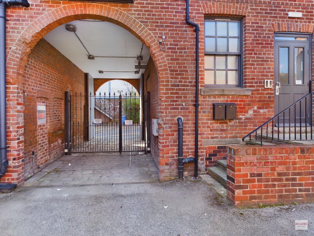 4 bed Studio for rent in Sheffield. From Belvoir Sales - Sheffield