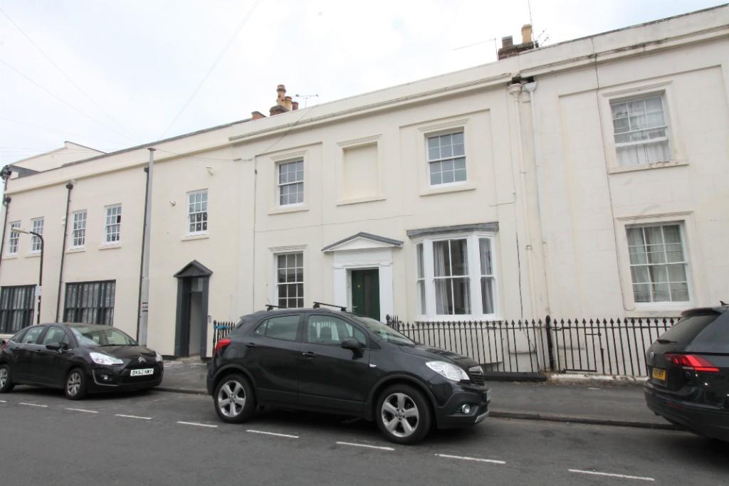 5 bed 1st Floor Flat for rent in Whitnash. From Belvoir - Leamington Spa