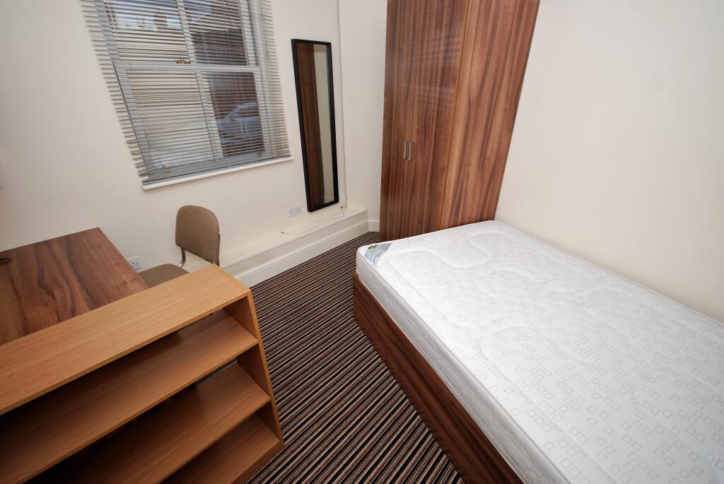 5 bed 1st Floor Flat for rent in Whitnash. From Belvoir - Leamington Spa