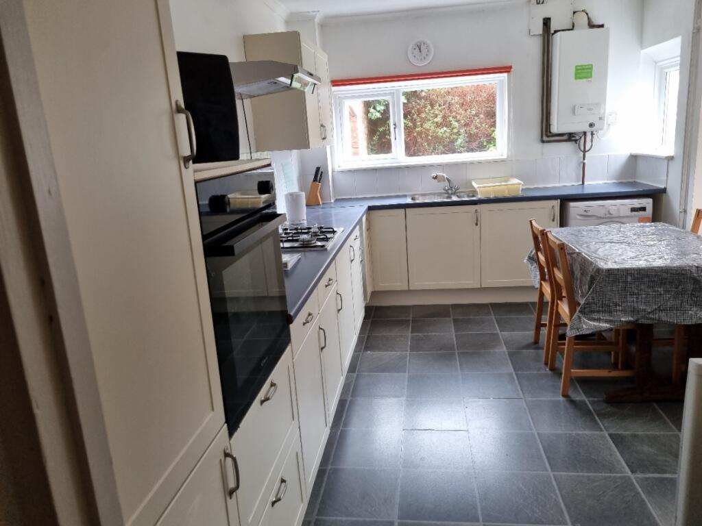 4 bed Mid Terraced House for rent in Exeter. From Belvoir - Exeter 4 bed Mid Terraced House for rent in Exeter. From Belvoir - Exeter