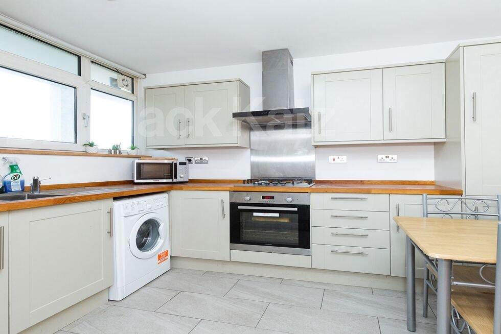 4 bed 1st Floor Flat for rent in Camden Town. From Black Katz - Camden