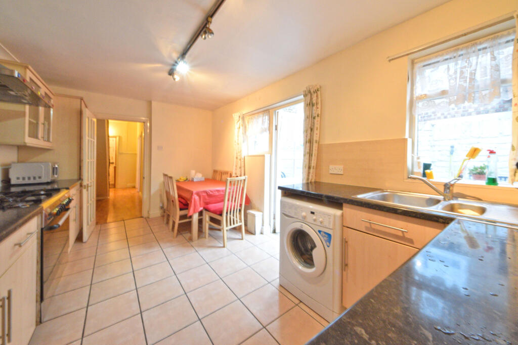 4 bed Mid Terraced House for rent in London. From Broadway & West - London