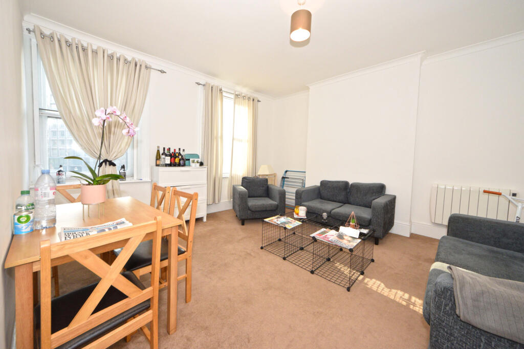3 bed 1st Floor Flat for rent in London. From Broadway & West - London