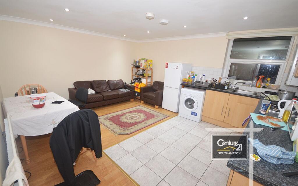 4 bed 1st Floor Flat for rent in Southampton. From Century21 Southampton - Southampton 4 bed 1st Floor Flat for rent in Southampton. From Century21 Southampton - Southampton
