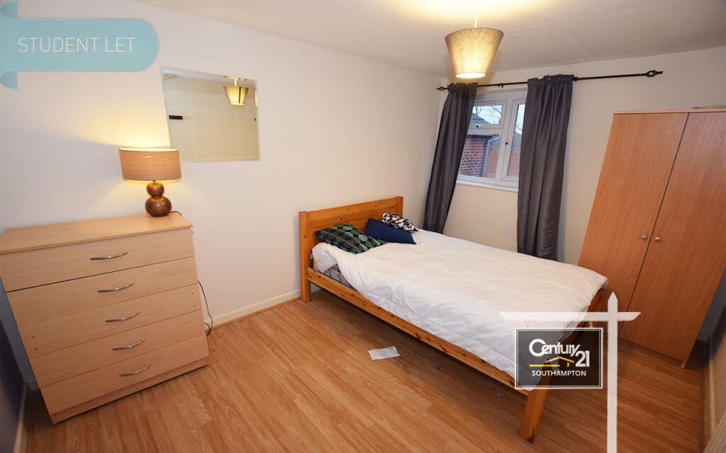 6 bed Mid Terraced House for rent in Southampton. From Century21 Southampton - Southampton