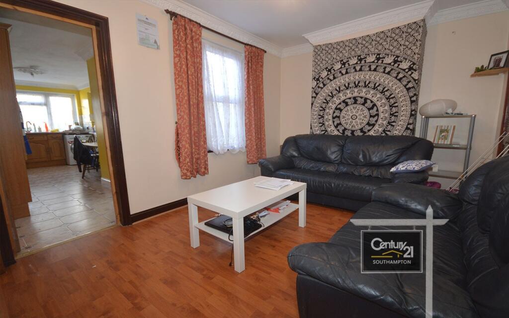 3 bed Mid Terraced House for rent in Southampton. From Century21 Southampton - Southampton