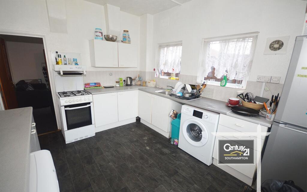 5 bed Semi Detached for rent in Southampton. From Century21 Southampton - Southampton