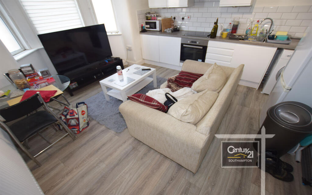 1 bed 1st Floor Flat for rent in Rownhams. From Century21 Southampton - Southampton