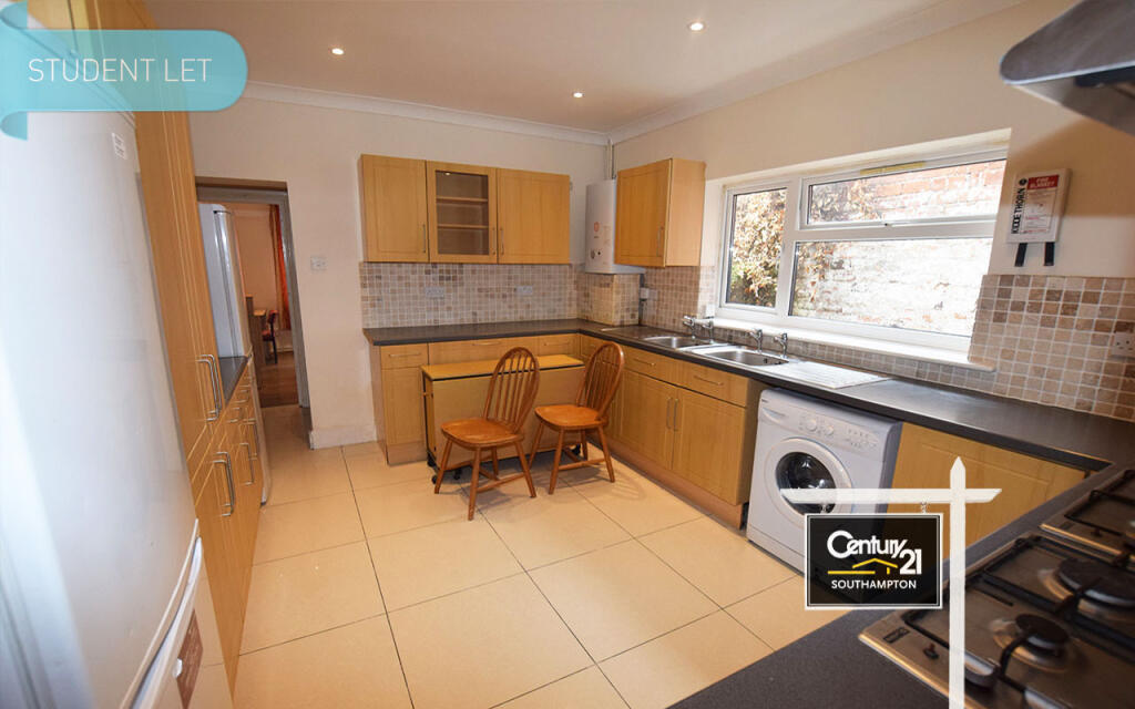 6 bed Town House for rent in Southampton. From Century21 Southampton - Southampton