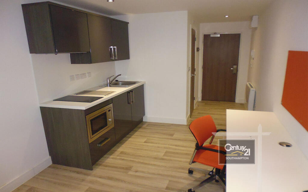 4 bed Studio for rent in Southampton. From Century21 Southampton - Southampton