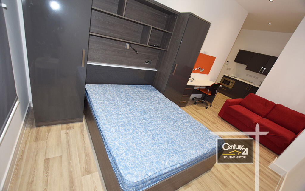 4 bed Studio for rent in Southampton. From Century21 Southampton - Southampton