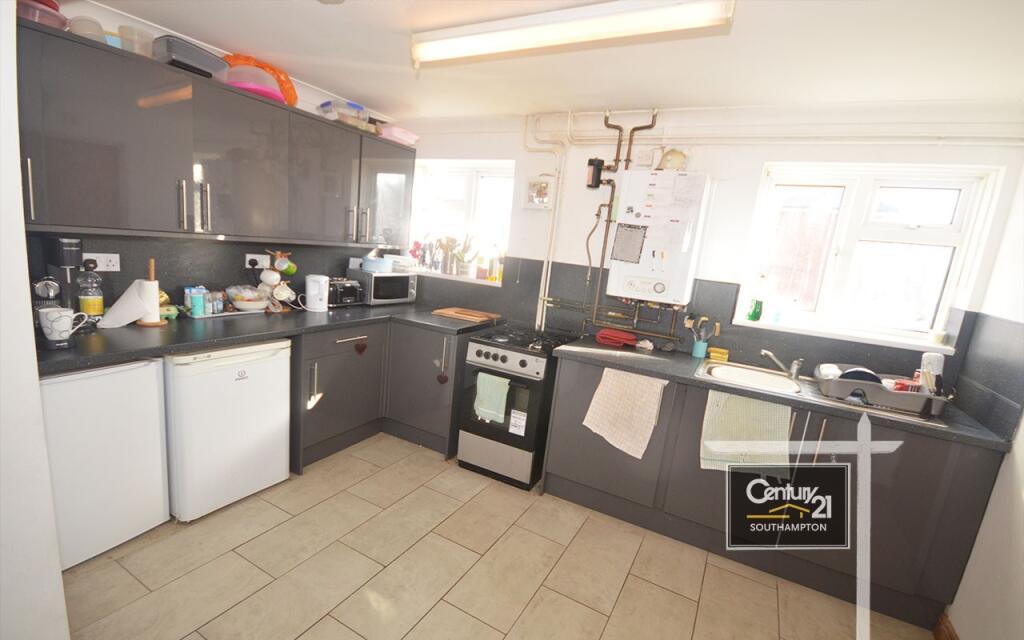 5 bed Semi Detached for rent in Southampton. From Century21 Southampton - Southampton