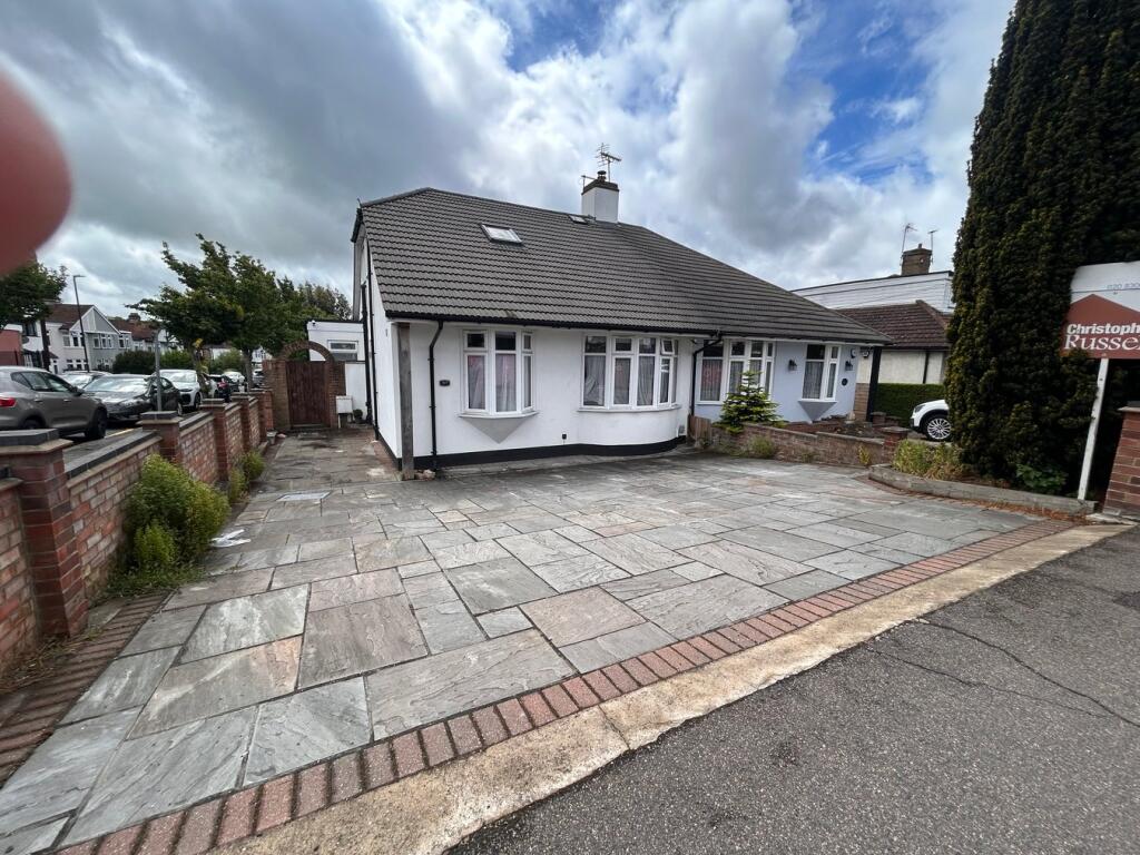 4 bed Semi Detached for rent in Bexley. From Christopher Russell - Sidcup - The Oval