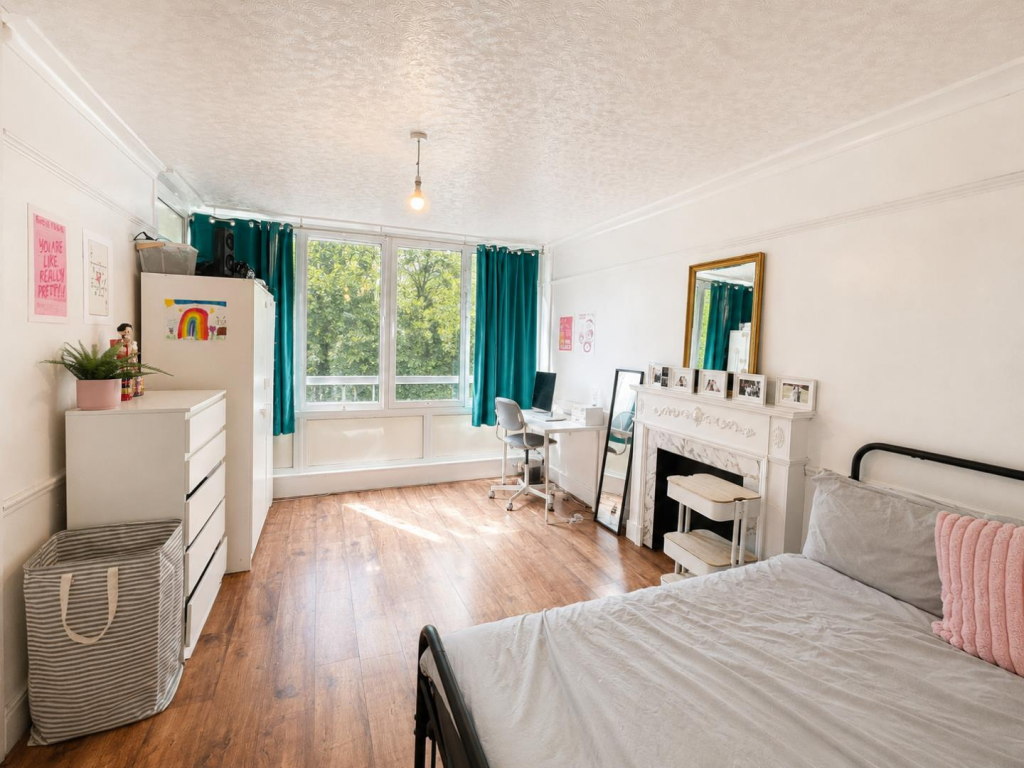 4 bed 1st Floor Flat for rent in Bow. From CITY REALTOR LIMITED - London