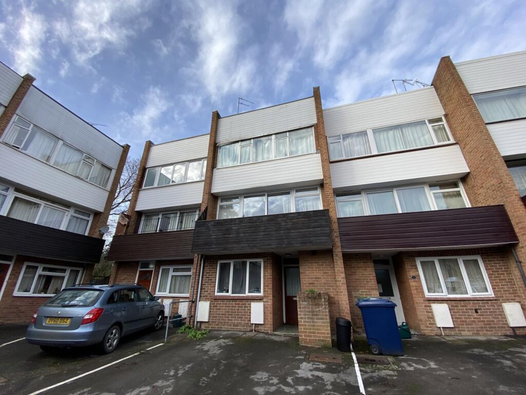 6 bed Mid Terraced House for rent in Elsfield. From College & County ltd - Oxford