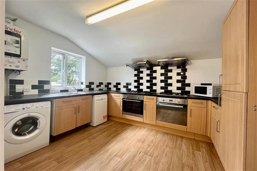 5 bed 1st Floor Flat for rent in Sandford-on-Thames. From College & County ltd - Oxford 5 bed 1st Floor Flat for rent in Sandford-on-Thames. From College & County ltd - Oxford