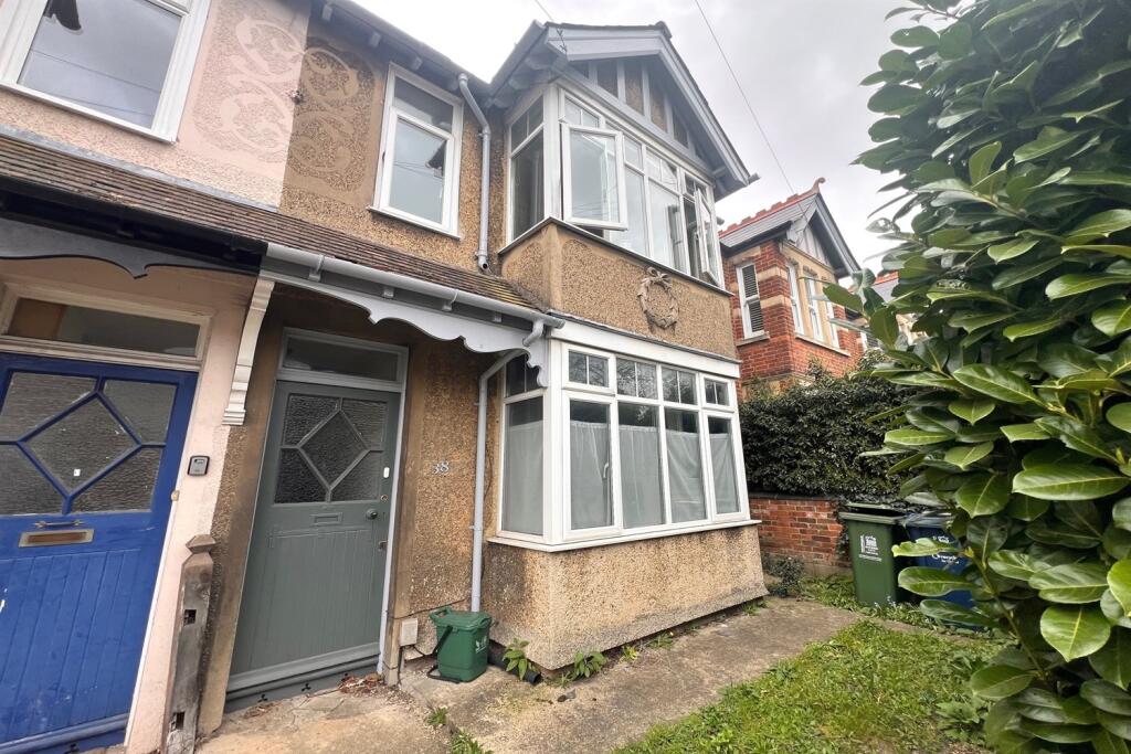 4 bed Mid Terraced House for rent in Oxford. From College & County ltd - Oxford