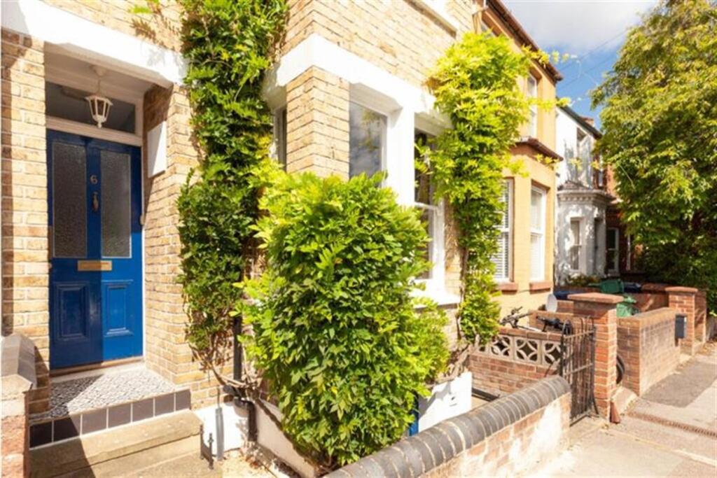 5 bed Mid Terraced House for rent in Oxford. From College & County ltd - Oxford